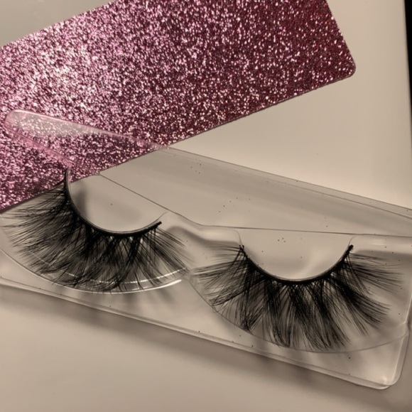 Lashes - Picture 1 of 1